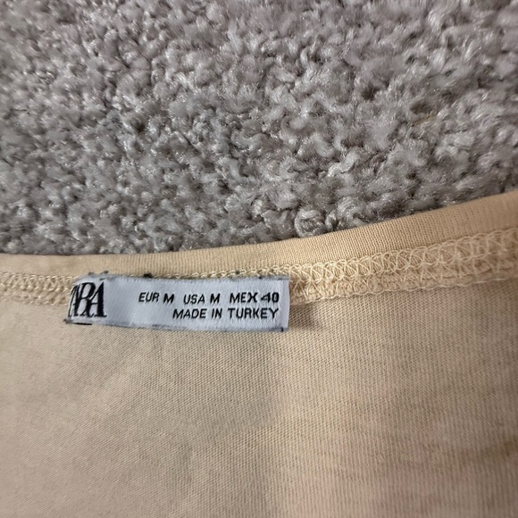 Zara Beige Graphic Crop Top Women’s M – Artsy Drawing Face Print Raw Hem Tee - Picture 3 of 4